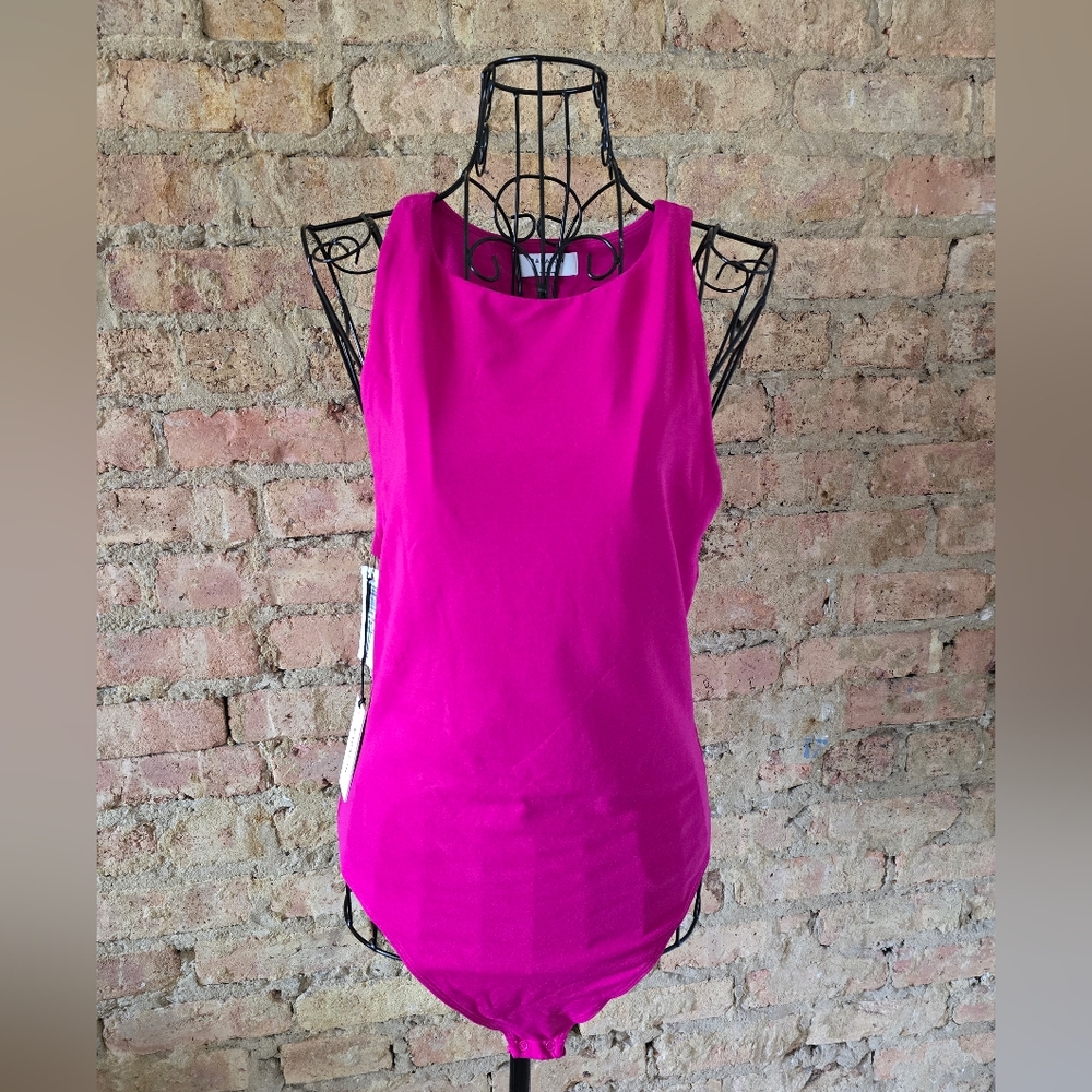 💞 Aritiza Babaton Hot Pink Thong Snap Bodysuit